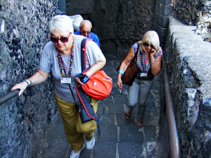(54)  Aci Castello
